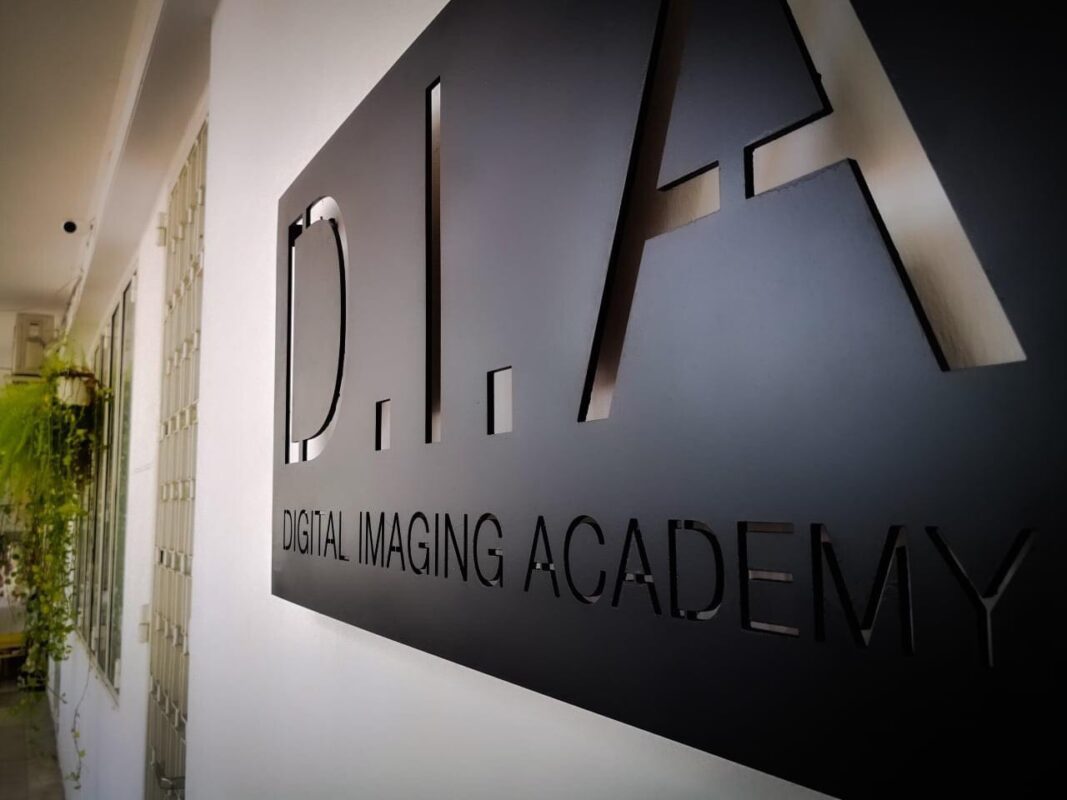 Bảng hiệu Digital Imaging Academy