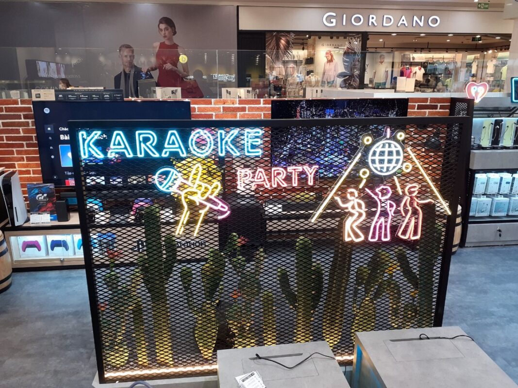 LED neon trang trí trong quán karaoke
